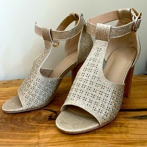 Size 38 dress shoe.  Only worn for 2 hours at my wedding